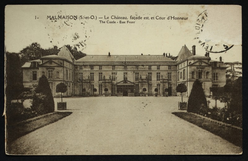 Carte postale ancienne Malmaison (S.-et-O.) - Le Château, façade est, et Cour d'Honneur - The Castle - East Front à Rueil-Malmaison