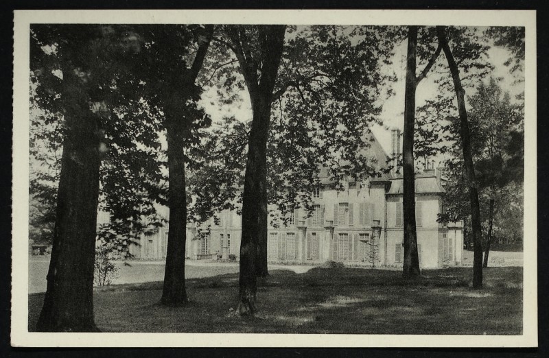 Carte postale ancienne Château de Malmaison - Un coin du parc à Rueil-Malmaison