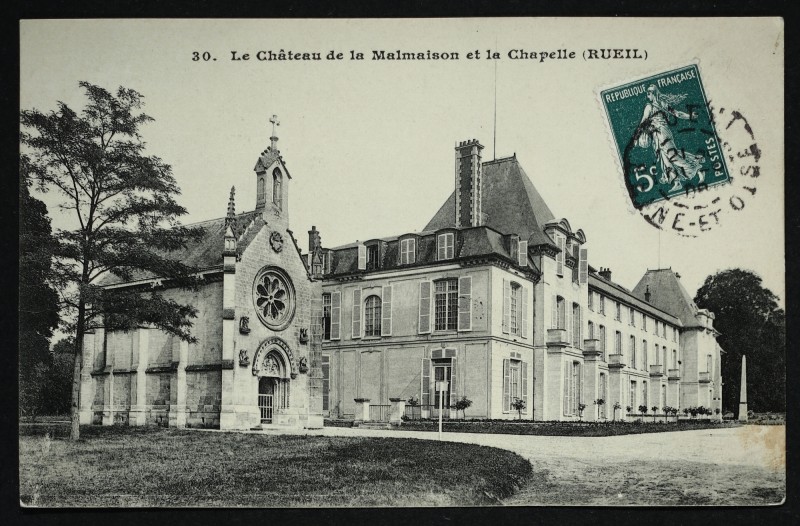 Carte postale ancienne Le Château de la Malmaison et la Chapelle à Rueil-Malmaison