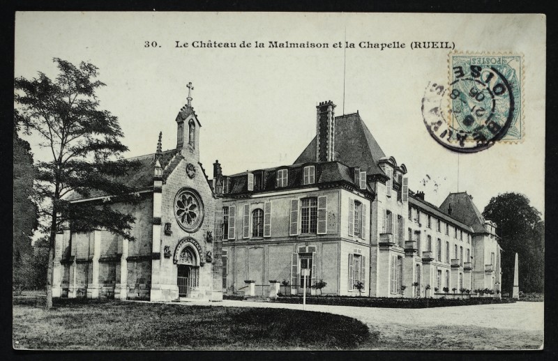Carte postale ancienne Le Château de la Malmaison et la Chapelle à Rueil-Malmaison