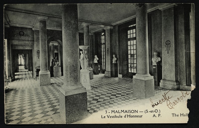 Carte postale ancienne Malmaison (S.-et O.) Le Vestibule d'honneur ; The hall à Rueil-Malmaison