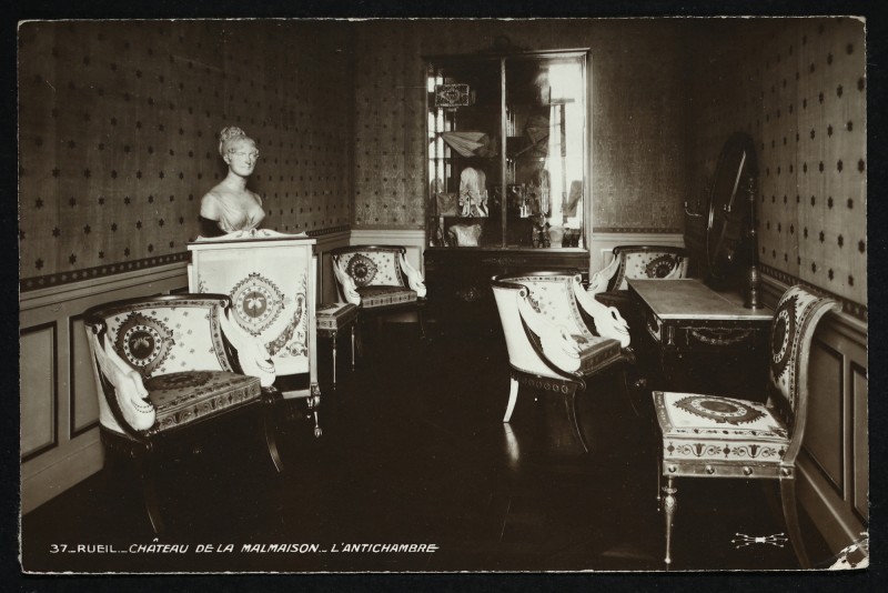Carte postale ancienne Château de la Malmaison - L'Antichambre à Rueil-Malmaison