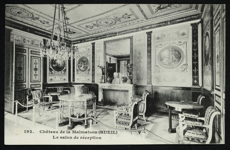 Carte postale ancienne Château de la Malmaison. Le  salon de réception. à Rueil-Malmaison