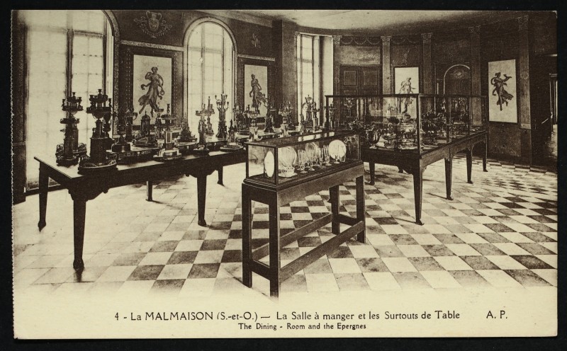 Carte postale ancienne La Malmaison (S.-et-O.). La Salle à manger et les Surtouts de Table. The Dining-Room and the Epergnes à Rueil-Malmaison