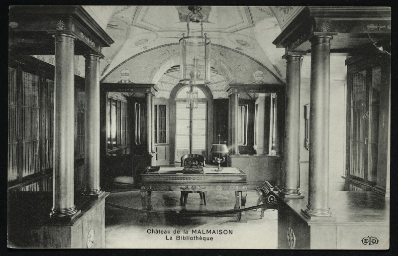 Carte postale ancienne Château de la Malmaison La Bibliothèque à Rueil-Malmaison