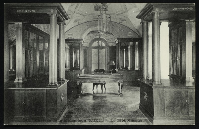 Carte postale ancienne Château de la Malmaison. - La Bibliothèque à Rueil-Malmaison
