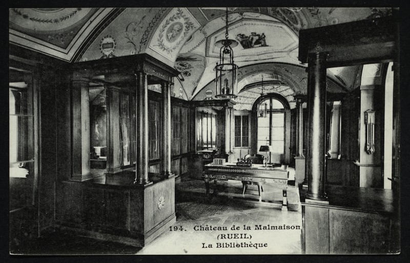 Carte postale ancienne Château de la Malmaison La Bibliothèque à Rueil-Malmaison