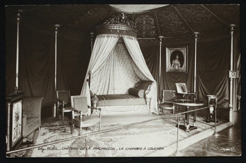 Carte postale ancienne Château de la Malmaison - La Chambre à coucher à Rueil-Malmaison