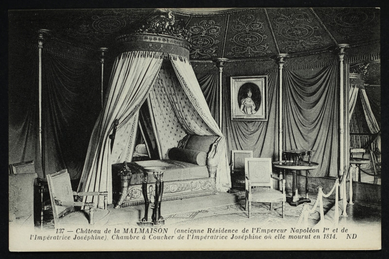 Carte postale ancienne Château de la Malmaison (Ancienne résidence de l'Empereur Napoléon Ier et de l'Impératrice Joséphine) - Chambre à coucher de l'Impératrice Joséphine où elle mourut en 1814 à Rueil-Malmaison