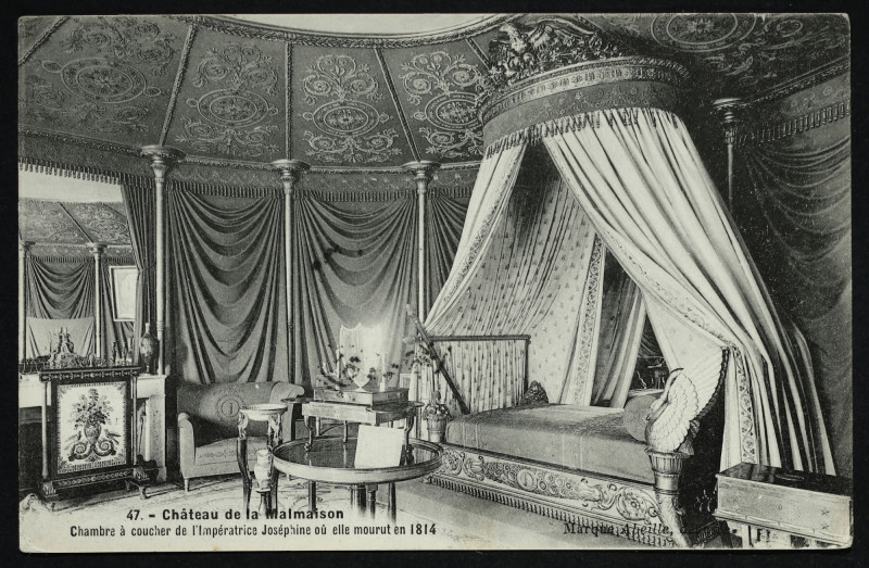 Carte postale ancienne Château de la Malmaison - Chambre à coucher de l'Impératrice Joséphine où elle mourut en 1814 à Rueil-Malmaison