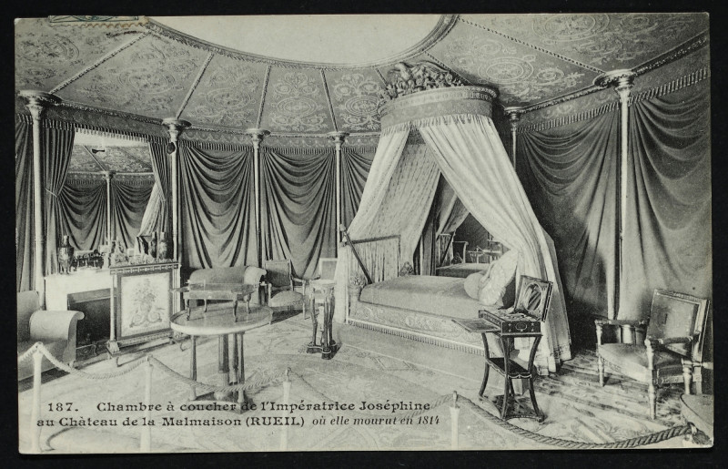 Carte postale ancienne Chambre à coucher de l'Impératrice Joséphine au Château de la Malmaison (Rueil) où elle mourut en 1814 à Rueil-Malmaison