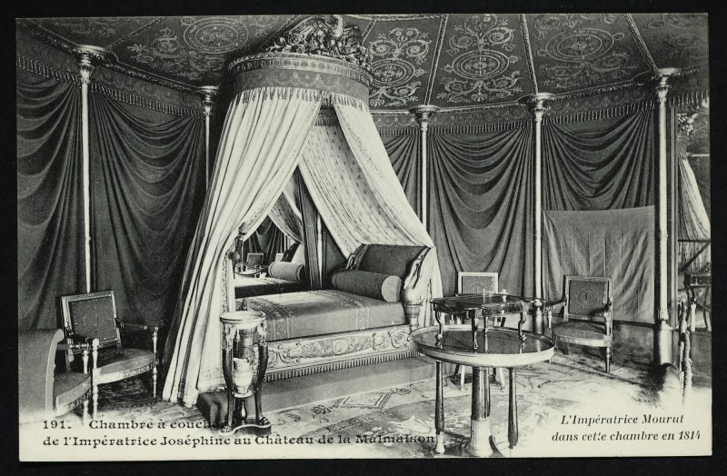Carte postale ancienne Chambre à coucher de l'Impératrice Joséphine au Château de la Malmaison. l'Impératrice Mourut dans cette cette chambre en 1814 à Rueil-Malmaison