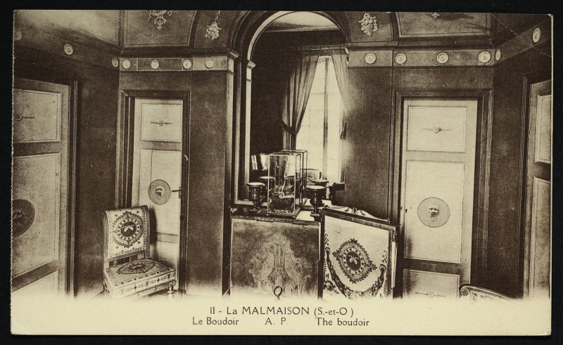 Carte postale ancienne La Malmaison (S.-et-O). - Le Boudoir - The Boudoir à Rueil-Malmaison