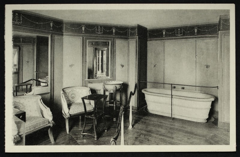 Carte postale ancienne Château de Malmaison - La salle de bains de l'Impératrice Joséphine à Rueil-Malmaison