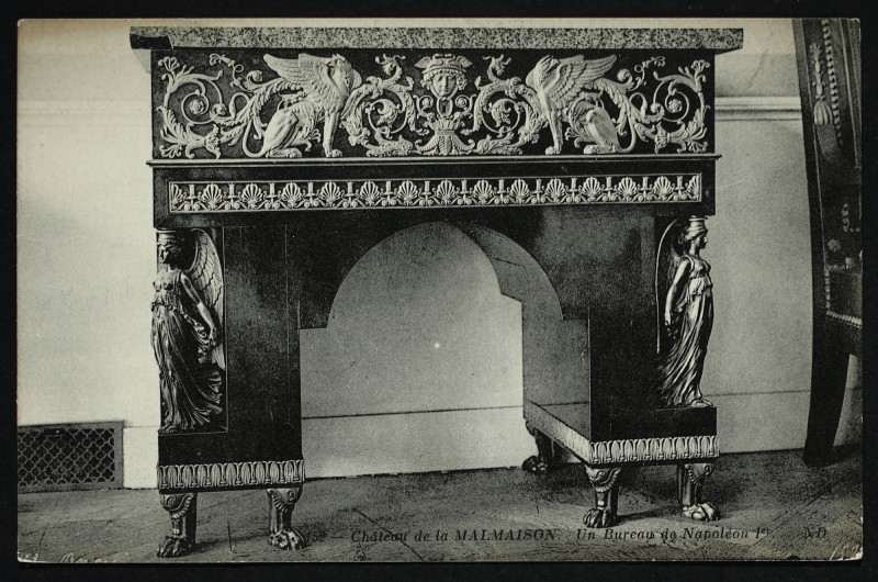 Carte postale ancienne Château de la Malmaison - Le Bureau de Napoléon Ier à Rueil-Malmaison