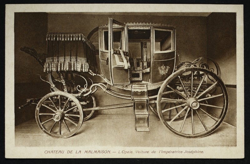 Carte postale ancienne Château de la Malmaison - "L'Opale" - Voiture de l'Impératrice Joséphine à Rueil-Malmaison