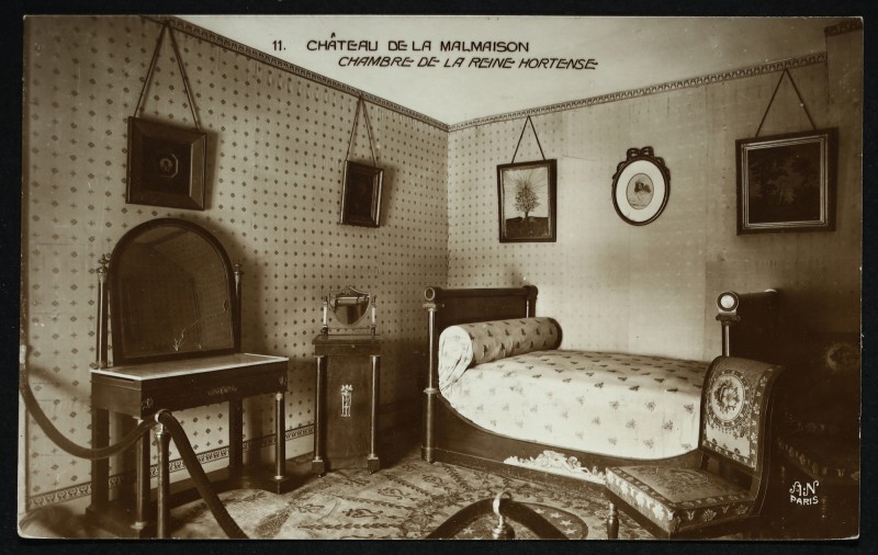 Carte postale ancienne Château de la Malmaison - Chambre de la Reine Hortense à Rueil-Malmaison