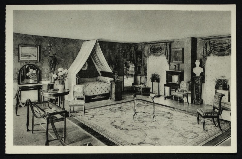 Carte postale ancienne Château de la Malmaison - Meubles et souvenirs de la Reine Hortense à Rueil-Malmaison