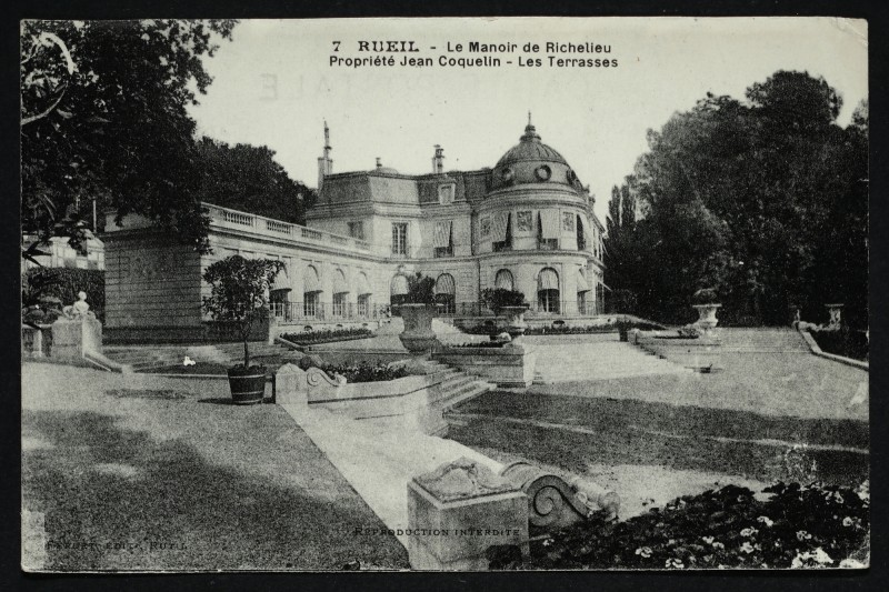 Carte postale ancienne Le Manoir de Richelieu - Propriété Jean Coquelin - Les terrasses à Rueil-Malmaison
