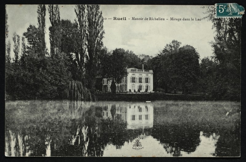 Carte postale ancienne Manoir de Richelieu - Mirage dans le Lac à Rueil-Malmaison