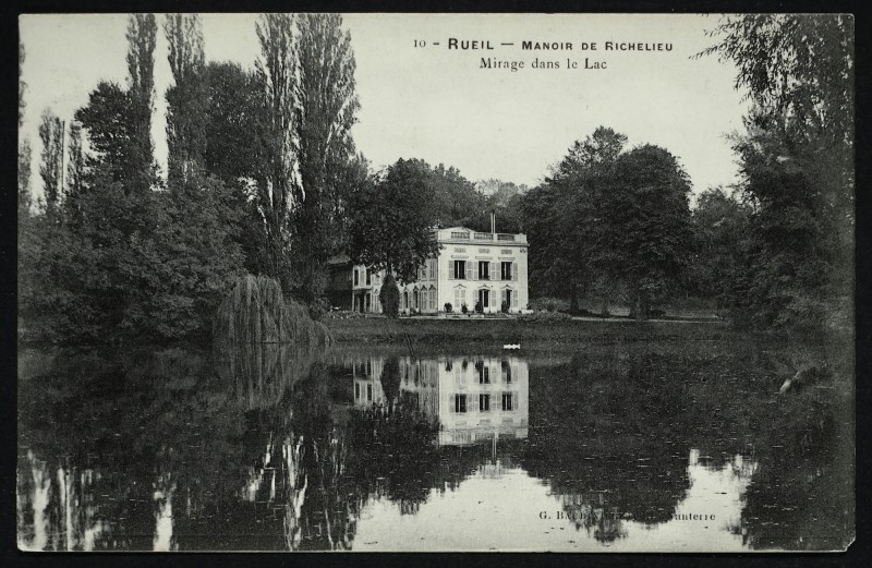 Carte postale ancienne Manoir de Richelieu - Mirage dans le Lac à Rueil-Malmaison