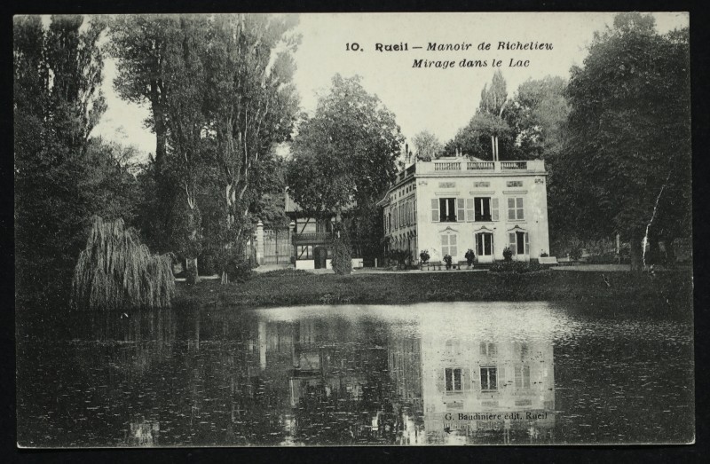 Carte postale ancienne Manoir de Richelieu - Mirage dans le Lac à Rueil-Malmaison