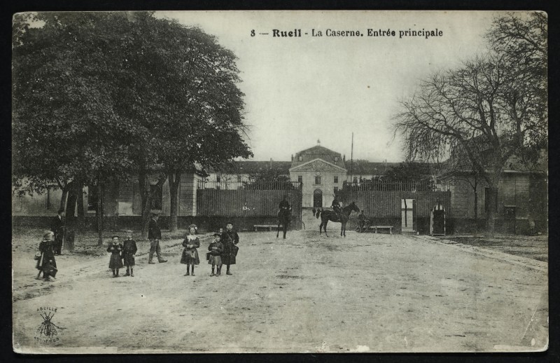 Carte postale ancienne La Caserne. Entrée principale à Rueil-Malmaison