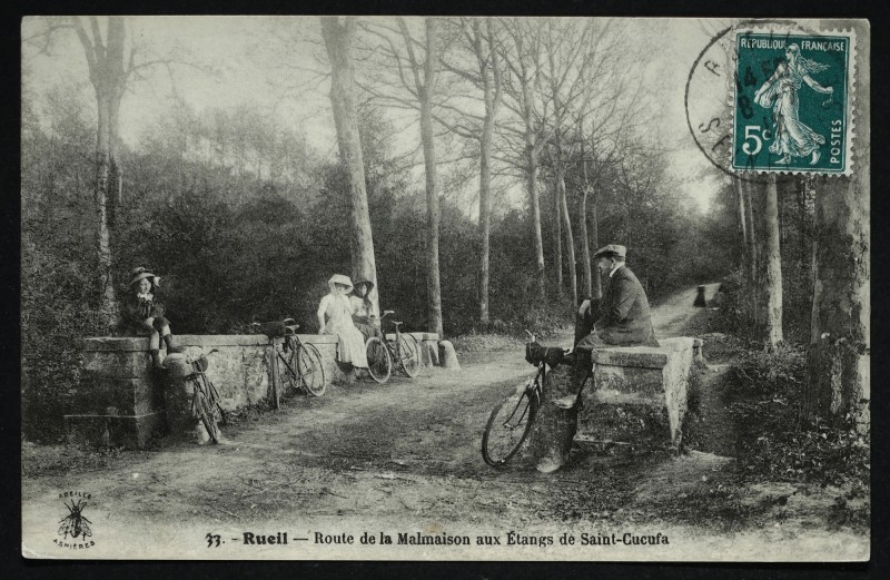 Carte postale ancienne Route de la Malmaison aux Etangs de Saint-Cucufa à Rueil-Malmaison