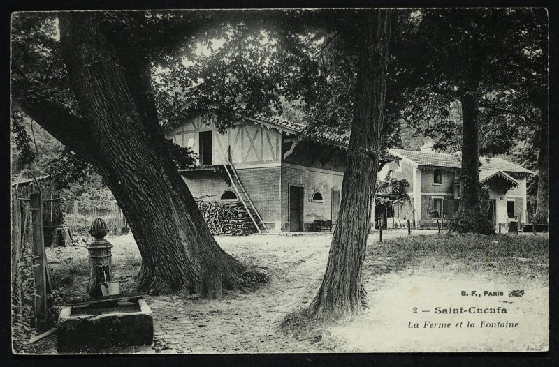 Carte postale ancienne Saint-Cucufa La Ferme et la Fontaine France à Rueil-Malmaison