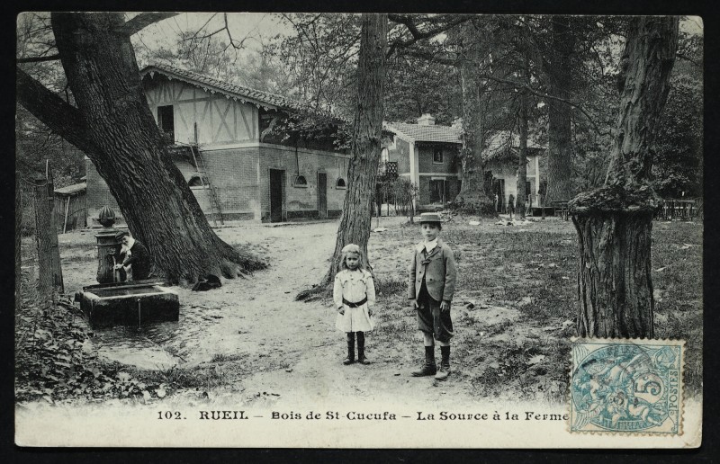 Carte postale ancienne Bois de St-Cucufa - La Source à la Ferme à Rueil-Malmaison