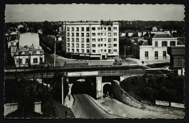 Carte postale ancienne Panorama à Rueil-Malmaison