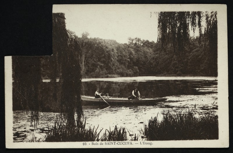 Carte postale ancienne Bois de Saint-Cucufa. - L'Etang [timbre découpé] à Rueil-Malmaison