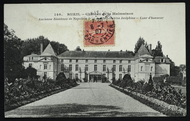 Carte postale ancienne Château de la Malmaison - Ancienne Résidence de Napoléon Ier et de l'Impératrice Joséphine - Cour d'honneur à Rueil-Malmaison
