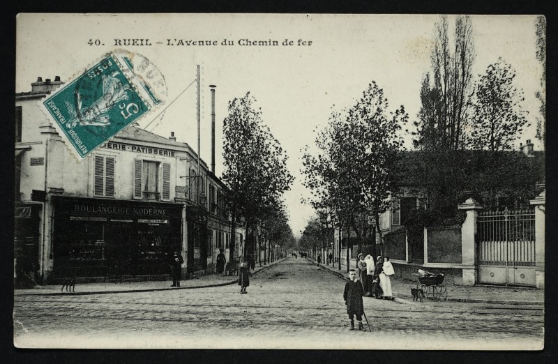 Carte postale ancienne L'Avenue du Chemin de fer à Rueil-Malmaison