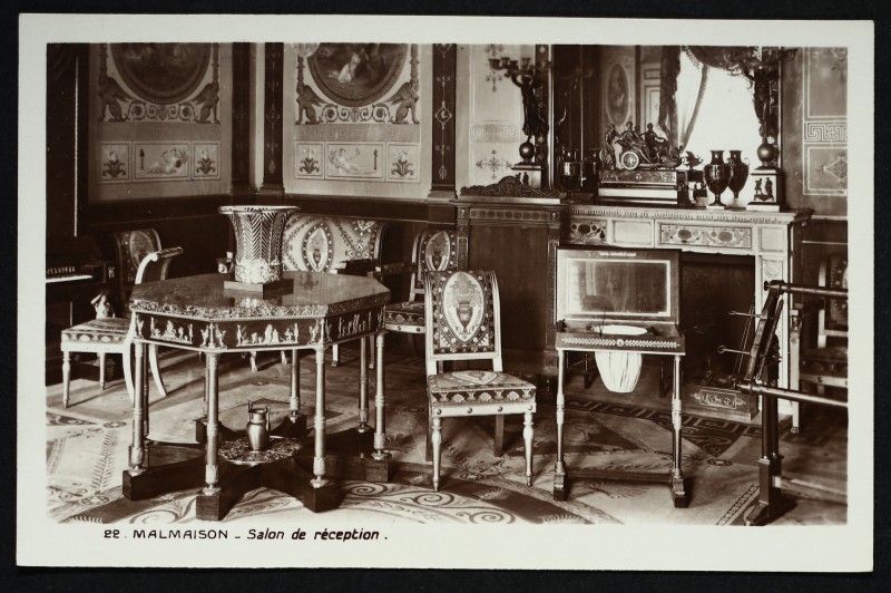 Carte postale ancienne Château de la Malmaison - Salon de réception à Rueil-Malmaison