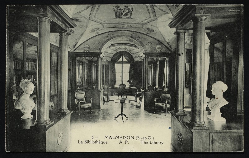 Carte postale ancienne Malmaison (S.-et-O.) - La Bibliothèque ; The Library à Rueil-Malmaison