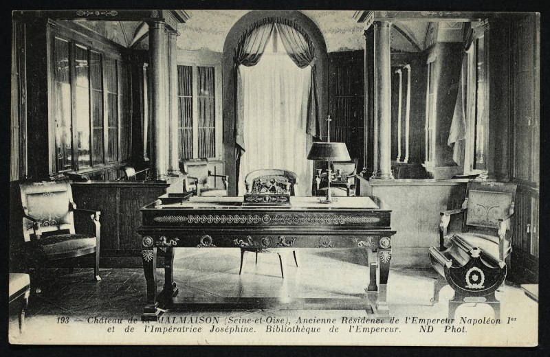 Carte postale ancienne Château de la Malmaison (Seine-et-Oise). Ancienne Résidence de l'Empereur Napoléon Ier et de l'Impératrice Joséphine. Bibliothèque de l'Empereur à Rueil-Malmaison