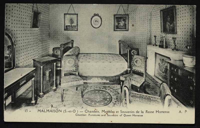 Carte postale ancienne Malmaison (S.-et-O.) - Chambre, Meubles et Souvenirs de la Reine Hortense ; Chamber, Furnitures and Souvenirs of Queen Hortense à Rueil-Malmaison