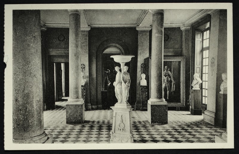 Carte postale ancienne Château de Malmaison - (S.-et-O.) Le Vestibule d'Honneur à Rueil-Malmaison