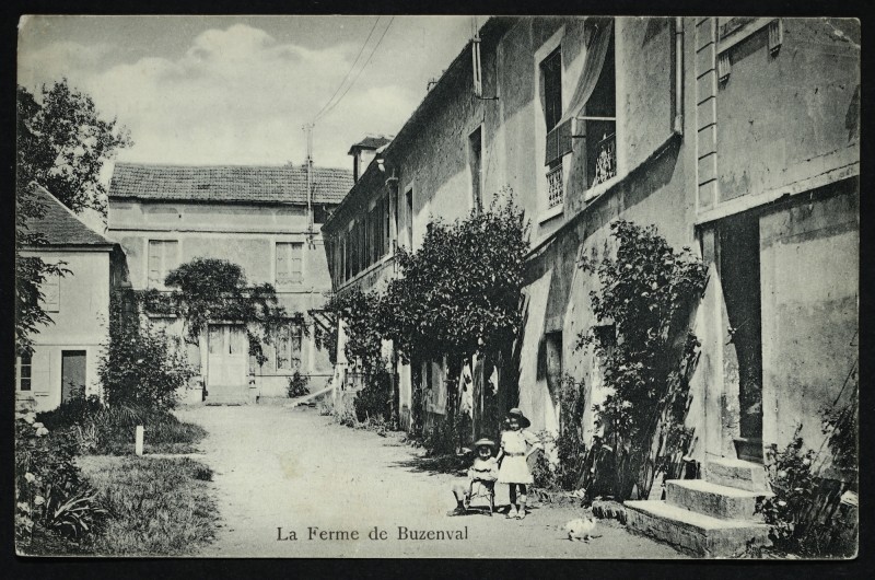 Carte postale ancienne La ferme de Buzenval à Rueil-Malmaison