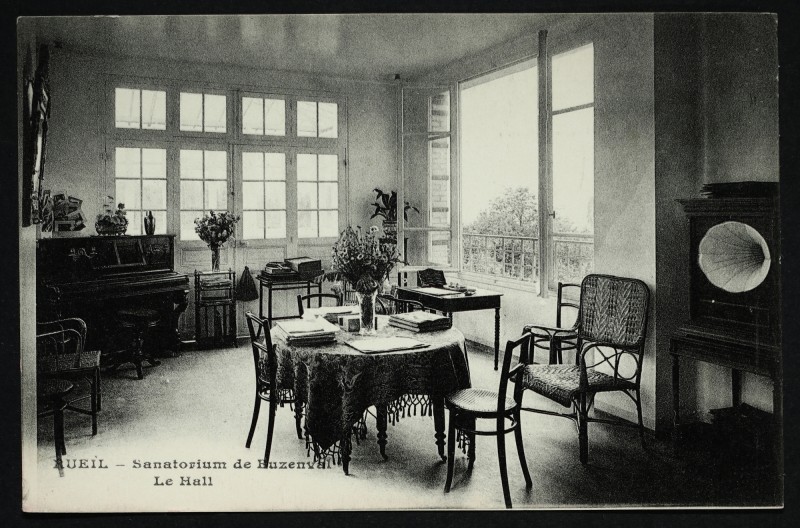 Carte postale ancienne Sanatorium de Buzenval - Le Hall à Rueil-Malmaison