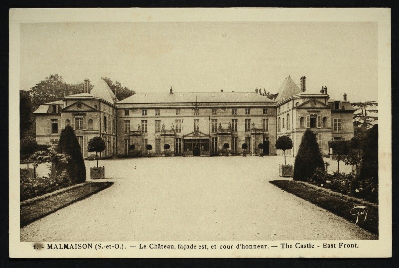 Carte postale ancienne La Malmaison (S.-et-O.). - Le Château, façade est et cour d'honneur. - The Castle - East Front à Rueil-Malmaison