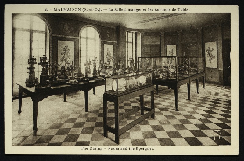 Carte postale ancienne Malmaison (S.-et-O). - La Salle à manger et les Surtouts de Table ;The Dinin-Room and the Epergnes à Rueil-Malmaison