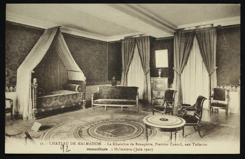 Carte postale ancienne Château de Malmaison. - La Chambre de Bonaparte, Premier Consul, aux Tuileries reconstituée à Malmaison (juin 1920) à Rueil-Malmaison