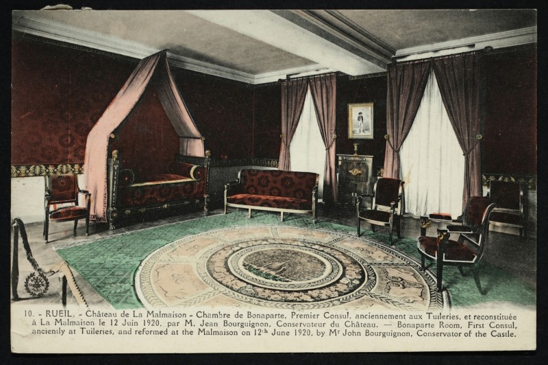 Carte postale ancienne Château de La Malmaison -  Chambre de Bonaparte, Premier Consul, anciennement aux Tuileries et reconstituée à La Malmaison le 12 juin 1920 par M. jean Bourgugnon, Conservateur du Château à Rueil-Malmaison