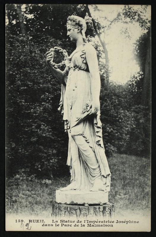 Carte postale ancienne La Statue de l'Impératrice Joséphine dans le Parc de la Malmaison à Rueil-Malmaison