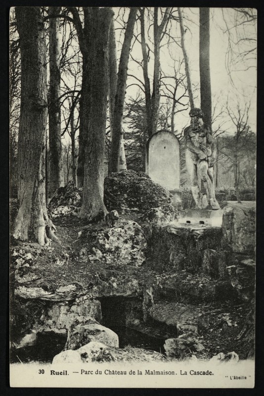 Carte postale ancienne Parc du Château de la Malmaison - La Cascade à Rueil-Malmaison