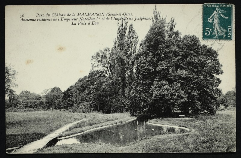 Carte postale ancienne Parc du Château de la Malmaison (Seine-et-Oise). Ancienne résidence de l'Empereur Napoléon Ier et de l'Impératrice Joséphine- La Pièce d'eau à Rueil-Malmaison