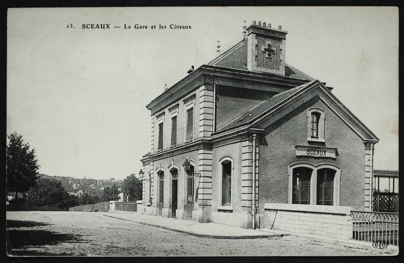 Carte postale ancienne La Gare et les Coteaux à Sceaux