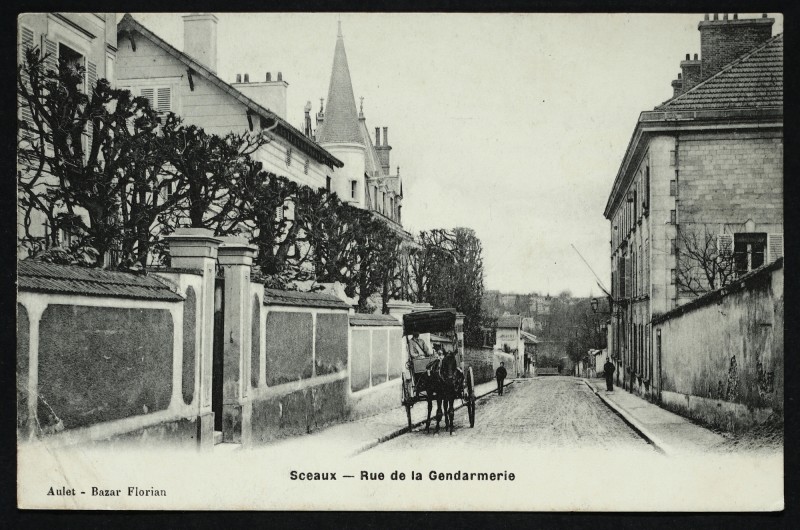 Carte postale ancienne Rue de la Gendarmerie à Sceaux